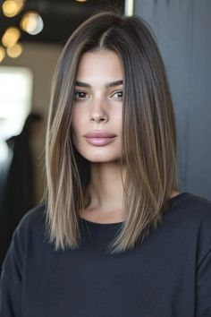 Long Bob Balayage Straight, Haircut For Brunettes Medium, Mid Chest Hair Length, Straight Lob With Layers, Few Highlights On Brown Hair, Straight Hair Haircut Medium, Mid Length Hair Highlights, Mid Length Haircut For Thick Hair With Layers, Midhaircut With Layers