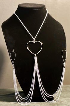 My Sexy Silver Heart Nipple Necklace is made with 4 chains leading to the Nipple Rings. This non piercing nipple necklace offers a bold and elegant statement piece. This fake nipple piercing comes with a delicate silver design, suspended above a stylish nipple chain. Perfect fora daring but yet non-permanent look, this nipple necklace is sure to captivate attention. Whether for a special occasion or a night out, make a statement with this unique and eye catching accessory Chest Jewelry Chains, Body Jewelry Chains Chest, Torso Chain Jewelry, Body Jewellery Intimate, Nip Piercings Chain, Body Jewelry Diy, Day Collar, Ring Day, 16 Inch Necklace