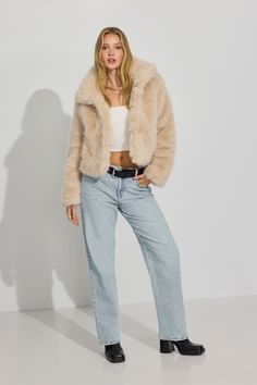 Casual Faux Fur Outerwear With Pockets, Spring Faux Fur Outerwear With Pockets, Casual Beige Faux Fur Outerwear, Fitted Faux Fur Casual Outerwear, Fur Coat Brown, Short Fur Coat, Short Faux Fur Coat, Brown Faux Fur Coat, Classic Outfit