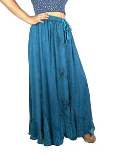 PRICES MAY VARY. Boho Design: Agan Traders Peasent Medieval long skirts are crafted of super soft and premium quality materials. It reaches down to the ankles, and the high waistband of the skirt rests at or above the natural waist. Our maxi skirts comes in various US standard sizes: 4-10 (S-M); 12-18(L-XL); 20-22 (2X-3X) plus size. The skirt length is 37-38 inches from the waist to the bottom hem. High Waistband and Long Lace: Agan Traders A Line Drawstring long maxi skirts for women are embell Chic Everyday Outfits, Bohemian Maxi Skirt, Womens Long Skirt, Mini Skirt Style, High Waist Long Skirt, Long Maxi Skirt, High Waisted Maxi Skirt, Bohemian Skirt, Maxi Skirt Boho