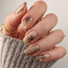 47 STUNNING NEW YEAR'S NAILS AND NEW YEAR'S NAILS DESIGN 2024 YOU NEED TO COPY! - Stylin by Sarita Mew Years Nails, Happy New Year Nails Designs, Nagellack Trends, December Nails, Smink Inspiration, I'm Grateful, Snowflake Nails, Her Nails