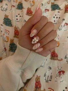 christmas almond nails with snowflakes and bows Cute Christmas Nails Bows, Christmas Nails With Bow Charm, Almond Nails Xmas, Almond Nails With Snowflakes, Christmas Nail Almond, Winter Nails Bow, Bow Holiday Nails, Winter Nail Inspo Almond, Cute Almond Christmas Nails