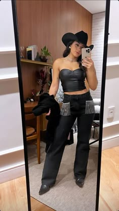 Outfit Ideas Beyonce Concert, Country Artist Concert Outfit, Texas Music Festival Outfit, Black Disco Cowgirl, Western Outfits Women Fall Party, Coachella Western Outfit, Banda Concert Outfit Women, Beyonce Cowgirl Outfits, Beyonce Concert Outfits