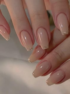 Simple Nail Designs For Engagement, Nail Design Simple Classy, Bride Acrylic Nails, Beige Nails Design Classy, Beige Gold Nails, Formal Nails Prom, Engagement Nails Ideas Simple, Classy Engagement Nails, Beige Nails Design