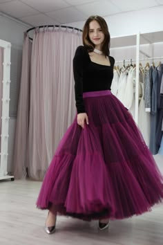 Ruffled Tulle Skirt / Tiered Skirt / Bridesmaid Bustle Tulle - Etsy Long Tulle Skirt Outfit, Tulle Dress Casual, Tulle Skirts Outfit, Gonna In Tulle, Long Skirt Casual, Haute Couture Wedding Dress, Wine Colour, Skirt Tiered, Easy Diy Clothes