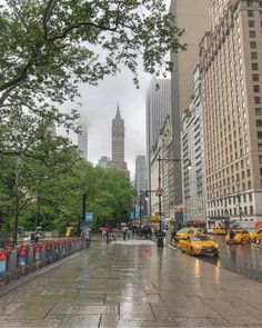 a city street filled with lots of traffic and tall buildings