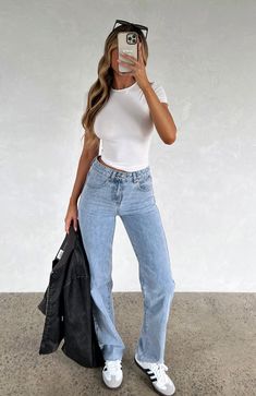 Jordyn High Waisted Straight Leg Jeans Light Blue Wash Light Wash Jeans Outfit Fall, Straight Leg Jeans Outfits Casual, Straight Cut Jeans Outfit, Cute Outfits Jeans, Light Blue Jeans Outfit, Wash Jeans Outfit, Classy Jeans, Straight Legged Jeans, Straight Jeans Outfit