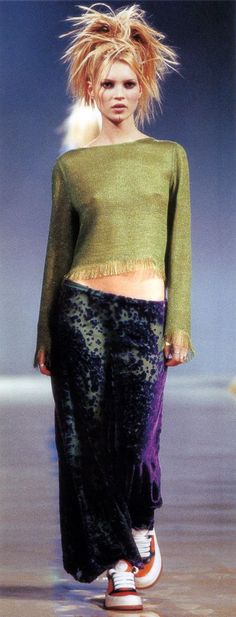 1990s Outfits, Grunge 1990s, Kate Moss Fashion, Moss Fashion, Seasonal Wardrobe, Fashion 90s, Fashion Grunge, Alice In Chains, New Rock