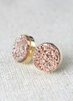 rose gold druzy studs Rose Gold Stud Earrings, Look Grunge, Bridesmaids Earrings, Rose Gold Sparkle, Rose Gold Earrings Studs, Pretty Rose, Body Chains, Gold And Pink, Gold Stud Earrings