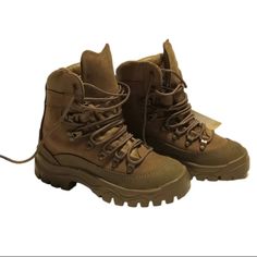 Womens Usgi Belleville Mcb 950 Gore Tex Hiking Mountain Combat Boots Navy 3.5n Hiking Boots Aesthetic, Hike Boots, Hiking Outfit Aesthetic, Camping Boots, Tan Combat Boots, Granola Aesthetic, Earth Fairy, Mountain Boots, Hiking Boots Outfit