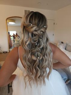 #hairstyle #hair #haircut #haircolor #hairstyles #hairstylist #beauty #fashion #makeup #style #barbershop #barber #hairdresser #balayage #love #barberlife #instahair #hairgoals #longhair #instagood #blondehair #blonde #fade #photography #haircare #barbershopconnect #beautiful #like #hairsalon #hairfashion Hair Down Bridesmaid, Hairstyles For Long Hair Wedding, Down Bridesmaid Hair, Long Hair Wedding, Bridal Hair Half Up, Bridemaids Hairstyles, Pearl Wedding Hair, Bridal Hair Down