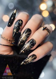 Christmas Nails With Glitter, Gold Christmas Nails, Unique Acrylic Nail Designs, Classy Nail Art Ideas, Rose Gold Nails Design, Festive Nail Designs, Black Stiletto Nails, Nails With Glitter, Festive Nail Art