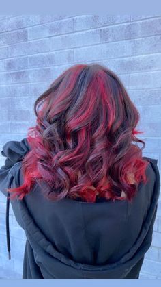 Red Highlights Black Hair, Dark Hair Red Highlights, Red And Black Hair Ideas, Highlights Black Hair, Red Hair Streaks, Hair Color Combinations, Red Black Hair, Black Hair With Red Highlights, Black Hair Ideas