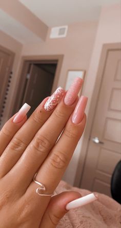 Christmas Nails Pink Simple, Winter Nails Square Long, Nude Winter Nail Designs, Nails December Winter, Nail Christmas Ideas, Nail Designs For December, Nude Nails Christmas, Gel Nails Ideas Christmas, Pink New Years Nails