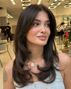 These 20 Face Framing Curtain Bangs Are The Answer To Making A Fringe Work Curtain Bangs Hairstyles, Face Framing Hair, Face Framing Curtain Bangs, Brown Hair Inspo, Hair Inspiration Long, Face Framing Bangs, Bangs Hairstyles, Bangs With Medium Hair, Hairstyles For Layered Hair