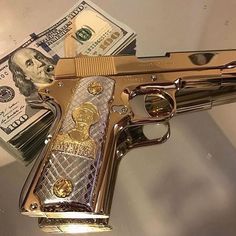 Era Victoria, Big Girl Toys, Thug Girl, Pretty Knives, Bad Girl Wallpaper, Money Stacks, Badass Aesthetic, Money And Happiness, Big Money