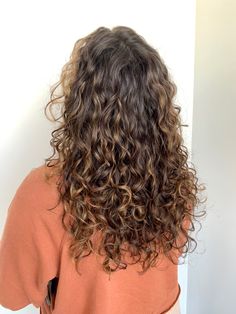 Long Curly Haircuts, Layered Curly Hair, Brown Curly Hair, Curly Hair Photos, Colored Curly Hair, Haircuts For Curly Hair