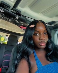 Jet Black Middle Part, Middle Part With Curls, Beauty Advertising, Dark Skin Women, Middle Part, Hair Inspiration Color, Baddie Hairstyles, Pretty Selfies, Black Aesthetic