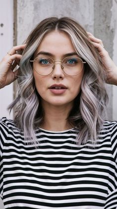 Peekaboo Streaks, Hair Color Peekaboo, Fun Summer Hair, Chic Blue Dress, Nerdy Chic, Peekaboo Hair Colors, Summer Blonde Hair, Blonde Waves