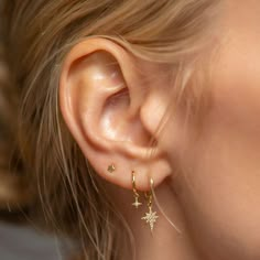 Ear Piercings Small Hoop, Earrings Aesthetic One Piercing, Gold Ear Stacking, Ears With Two Piercings, Third Whole Ear Piercing, Gold Earrings Inspiration, Ear Styling Gold Minimalist, Hoop With Charm Earrings, Feminine Piercings Ears