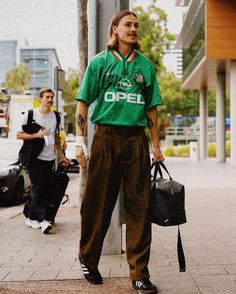 feels like football shirts are becoming as popular off the field as they are on it. here’s a masterclass in styling them with @jacksonirvine_. 90s Men Outfits, Masc Fashion, Football Jersey Outfit, Jersey Fashion, Soccer Outfit, Outfits Vintage, Retro Football Shirts, Football Fashion, Street Fashion Men Streetwear