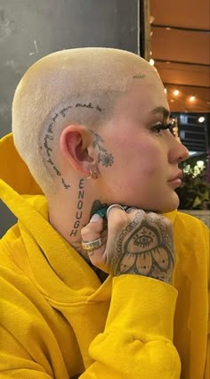 Shaved Head Styles, Hairline Tattoos, Pixie Haircut Fine Hair, Shaved Head Women, Short Shaved Hairstyles, Shaved Hair Designs, Buzzed Hair, Bald Girl