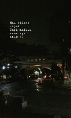 an image of a dark street at night with the words'mau biang capek, kalupuna avah '