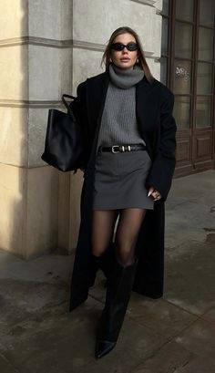 Elegantes Outfit Damen, Rok Outfit, Fall Travel Outfit, Ny Outfits, Stylish Fall Outfits, London Outfit, Stylish Work Attire, Elegante Casual