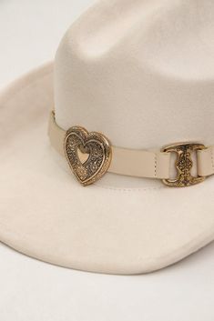 Cream Faux Suede Western Embroidered Strapless Corset Top – Cindy Jane Boutique Cowboy Hat Accessories, Bridal Cowboy Hat, Modern Cowgirl Aesthetic, Cowgirl Christmas Outfit, Wedding Cowgirl Hat, Wedding Cowboy Hat, Cowgirl Festival Outfit, Cowboy Hat Aesthetic, White Cowgirl Hat