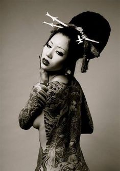 Yakuza Style Tattoo, Yakuza Girl, Geisha Tattoo Design, Yakuza Tattoo, Geisha Tattoo, Traditional Japanese Tattoos, Full Body Tattoo, Asian Tattoos, Japanese Sleeve Tattoos