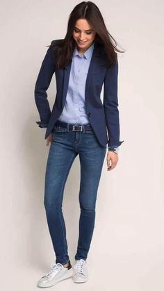 Business Casual Jeans, Jeans Outfit For Work, Looks Jeans, Look Adidas, Tomboy Chic, Jeans Outfit Women, Blazer Outfit, Office Outfits Women, Pullover Outfit