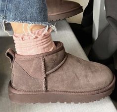 Uggs | fall shoes | slippers | ugg minis |shoe insporation | fall trends Ugg Mini Boots Aesthetic, Ugg Mini Aesthetic, Autumn Shoes Aesthetic, Fall Shoes Aesthetic, Shoes Fall 2024, Winter Shoes Aesthetic, Ugg Mini Boots Outfit, Ultra Mini Uggs Outfit, Fall Downtown Girl