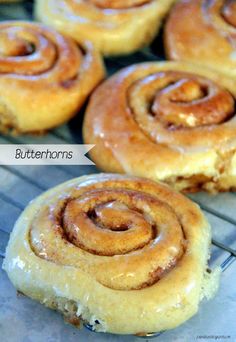 several cinnamon rolls cooling on a wire rack