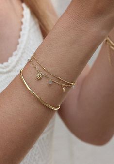 Aran Jewels Rannekoru - oro خواتم خطوبة, Minimal Jewellery, Romanticising Life, Pretty Accessories, Bracelet Accessories, Coin Bracelet, Labradorite Bracelet