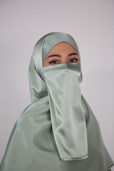 Niqabi Aesthetic, Hijab And Niqab, Halal Outfits, Half Niqab, Niqab Aesthetic, Abaya Modest, Niqabi Girl, Celebrity Prom Dresses, Abaya Hijab