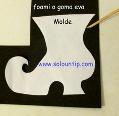 a piece of paper that has been cut out to look like a vase with the word molde on it