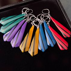 Available in 5 different colors, these vintage acrylic retro-shape drops are lightweight and perfect for all day wear. Retro Stripes, Skull Art, Stretch Bracelets, Lifestyle Blog, Different Colors, Shopping Outfit, Dangle Earrings, Purple, Red