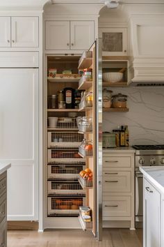 17 Clever Tiny House Kitchen Storage Ideas For Small Spaces Kitchen Modern Farmhouse, Tiny House Kitchen Storage, Storage Ideas For Small Spaces, Clutter Free Kitchen, Kitchen Storage Ideas, Small Pantry, Tiny House Kitchen