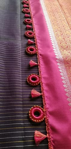 Pattu Saree Kongulu Designs, Saree Pallu Tassels, Pallu Tassels Designs, Kucchu Designs For Silk Saree, Tassels For Saree Pallu, Tassels For Lehenga, Tassels For Saree, Saree Latkan, Tassel Saree