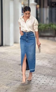 Skirts For Office Wear, Work Dinner Outfit Summer, Long Denim Skirt Outfit, Jean Skirt Outfits, Denim Skirt Outfits, Everyday Fashion Outfits, Casual Day Outfits, Quick Outfits, Stylish Work Outfits