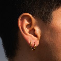 Hoop Earrings Men Style, One Earring Trend Men, Mens Ear Ring Hoop, Mens Earrings Hoop Gold, Earrings Mens, Men's Piercings, Mens Earrings, Earrings Small Hoop