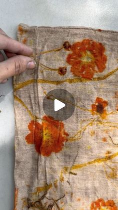 Dye Linen Fabric, Painting On Linen Fabric, Printing On Fabric Ideas, Flower Printing On Fabric, Flower Pounding On Fabric, Printed Fabric Texture