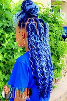 Light Blue And Dark Blue Box Braids, Different Color Box Braids Black Women, Blue Braided Hairstyles For Black Women, Blue Box Braids With Curly Ends, Colorful Cornrows Braids, Blue And Pink Box Braids, Blue And White Box Braids, Colorful Goddess Braids, Box Braids With Color In The Back