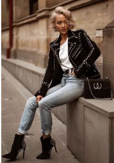 Rocker Look For Women, Rocker Chic Style Glam Rock, Rock Chick Style Over 40, Classy Rocker Chic Style, Punk Chic Fashion, Style Rock Chic, Stile Punk Rock, Womens Fashion Casual Chic