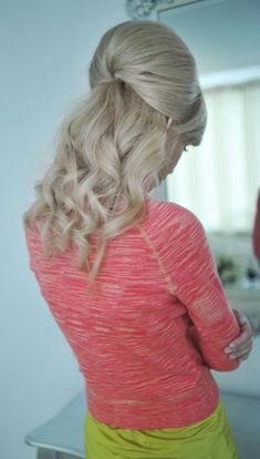 this would be gorgeous if the curls were loosely pulled up into a chignon! I adore that 60's poof! 60s Hairdo, Curls Volume, Half Pony Hairstyles, 60's Hair, 60s Hair Tutorial, Partial Updo, Retro Hairstyles Tutorial, Sixties Style, 60 Hair