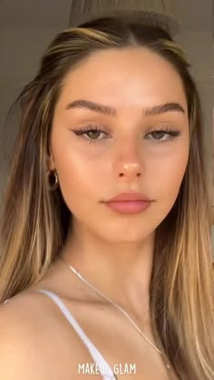 Light Skin Tone Medium Contrast Makeup, Mackup Ideas Basic, Light Grad Makeup, Makeup Looks Simple Natural, Day Look Makeup Natural, Make Up Looks Natural Glam, Cute Girly Makeup Looks, Makeup For 16 Year, Pretty Girl Makeup Looks