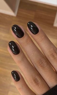 Black Oval Nails Short, Short Round Fall Nails, Oval Short Nails, Fall Nude Nails, Nails Short Oval, Square Oval Nails, Kutek Disney, Unghie Sfumate, Smink Inspiration