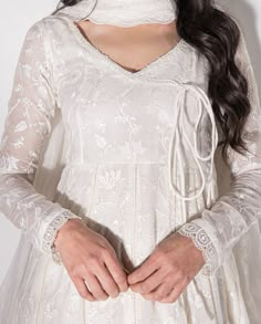 Heavy Chikankari Suits, White Kurti Styling Ideas, White Kurti Designs, White Cotton Anarkali, White Chikankari Kurta, Hamel Patel, Dress Designs For Stitching, Indian Wardrobe, Simple Dress Casual