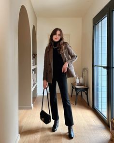 5 janvier — Mode and The City Fashion Outfits For School, Spring Fashion Outfits Casual, Casual Fashion Outfits, Fashion Outfits Spring, Fashion Outfits Winter, Style Désinvolte Chic, Look Office, Outfits Woman, Corporate Fashion