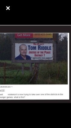 Voldemort is trying to take over the districts Hunger Games Harry Potter, Glume Harry Potter, Quotes Movie, Tom Riddle, Fandom Crossover